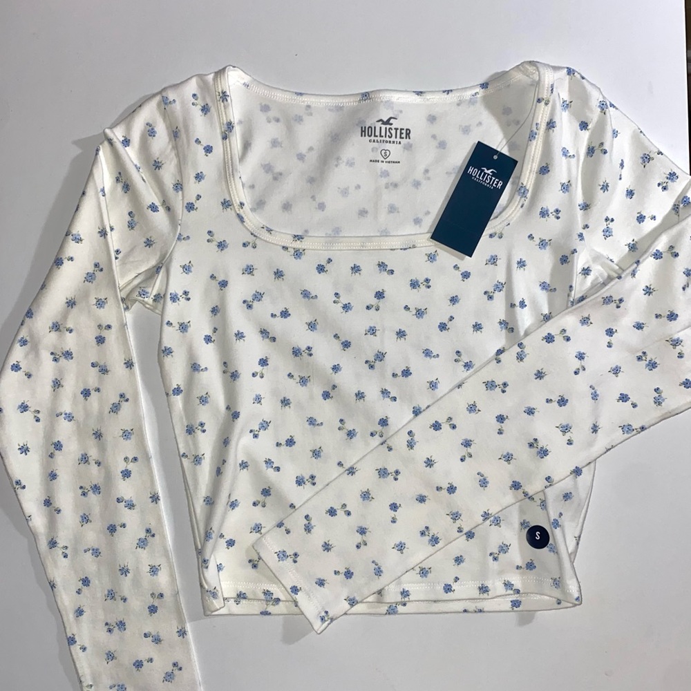 NEW Hollister White Floral Crop Top Shirt, never worn with tags